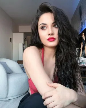 Independent shemale girl who can treat you to a passionate adventure