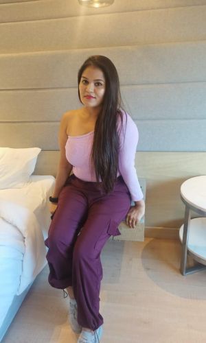 Here for paid sex sessions and top passion with an trans girl.