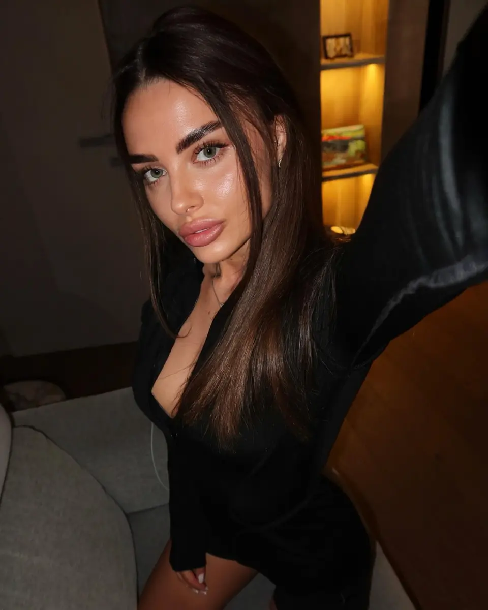 Elite Russian Model Escort Girl in Surat with Cash Payment