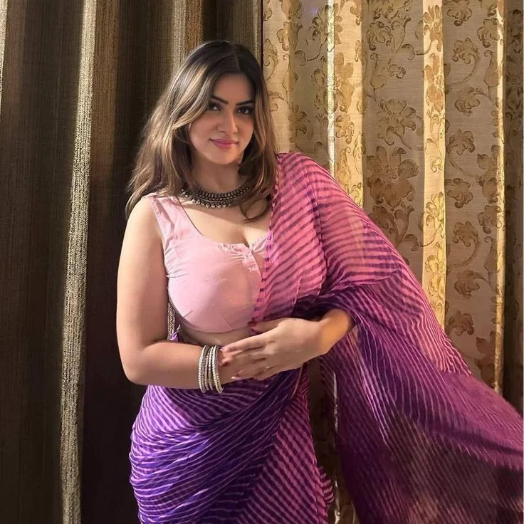 Hot sexy and curvy airhostess escort woman for your sexual need