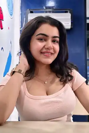 Good night full og sexual enjoyment with Young escort girl in Goregaon 